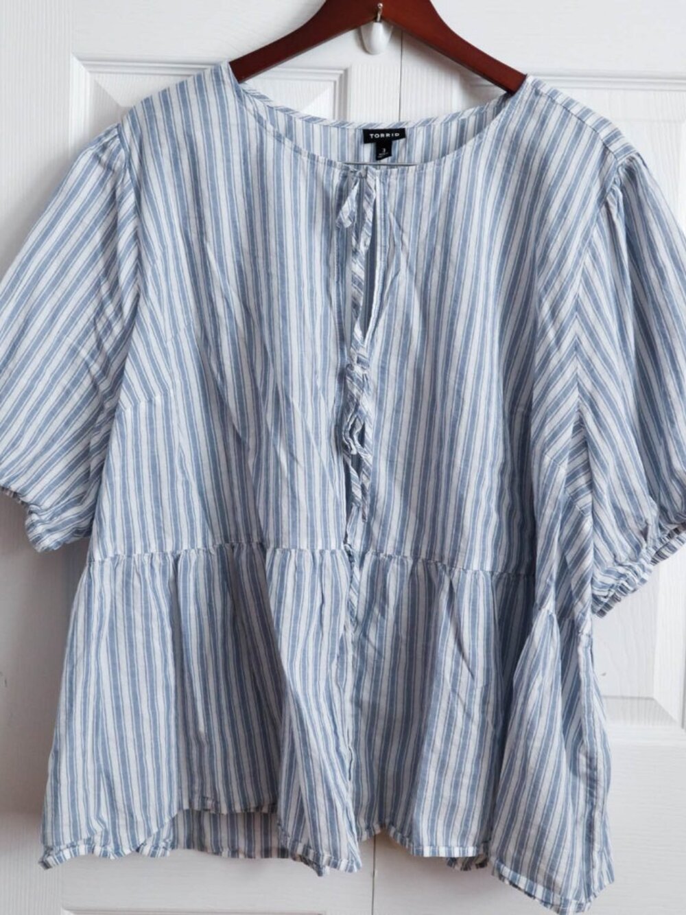 Torrid Plus Size Top Size 3 3x Puff Sleeve Tie Front Peasant Blouse Striped